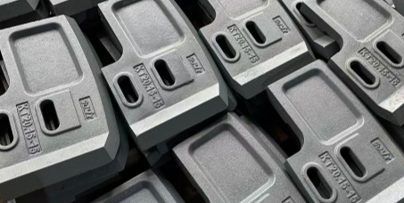 อะไรทำให้ใบมีดโครเมียมสูงมีอายุการใช้งานยาวนานกว่าชิ้นส่วนเครื่องผสมมาตรฐานถึง 200%